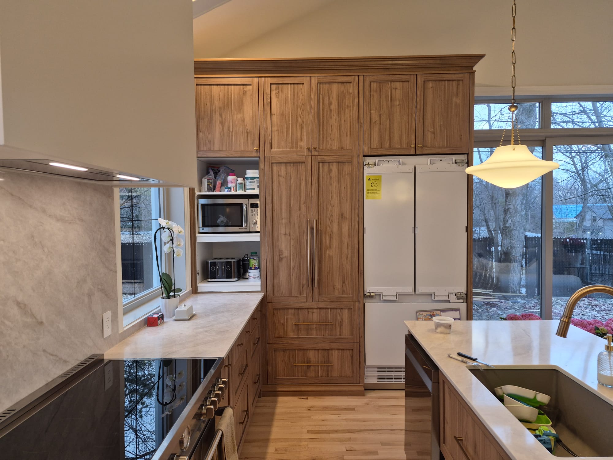 Armoires en noyer et garde-manger sur mesure, Ébénisterie Pierre Arsenault Inc.