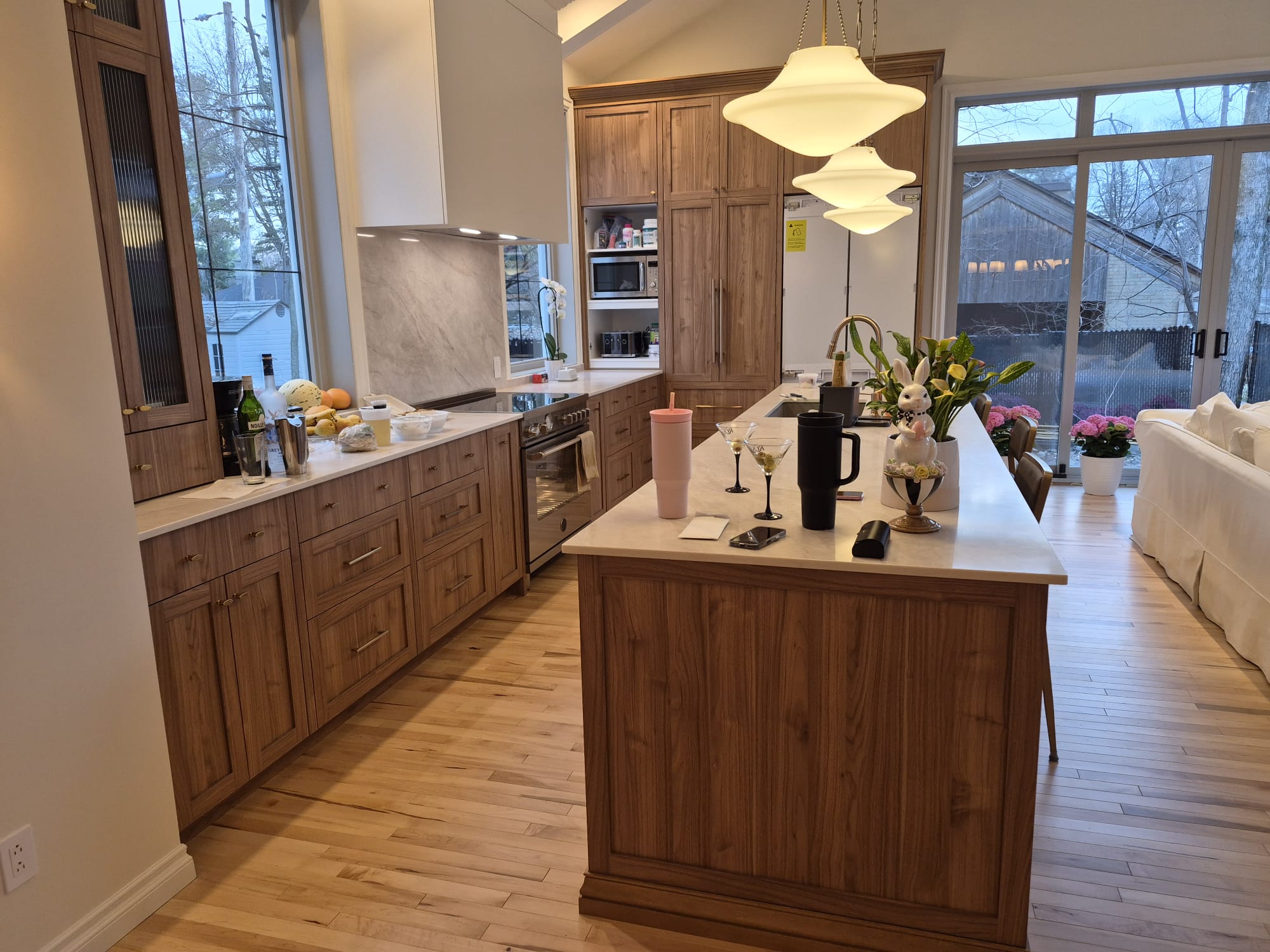 Cuisine sur mesure en noyer, Ébénisterie Pierre Arsenault Inc., Mascouche